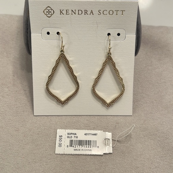 Kendra Scott Sophia gold dangle earring - Picture 5 of 5